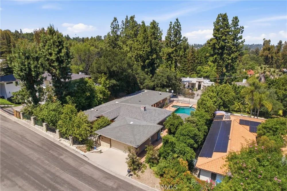 4908 Calvin Avenue Tarzana, CA 91356