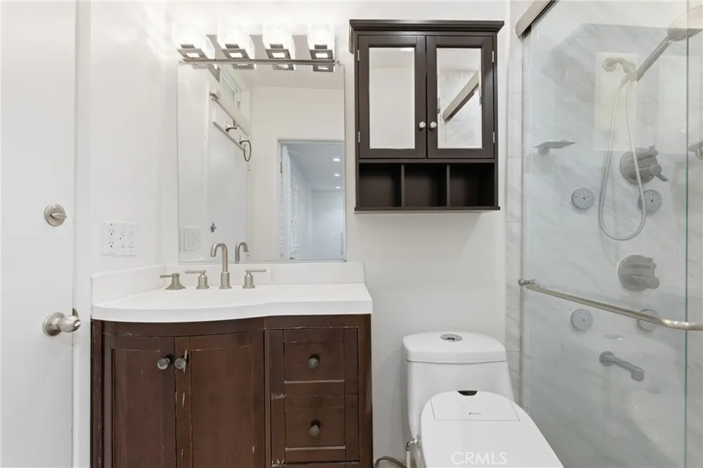 4908 Calvin Avenue Tarzana, CA 91356