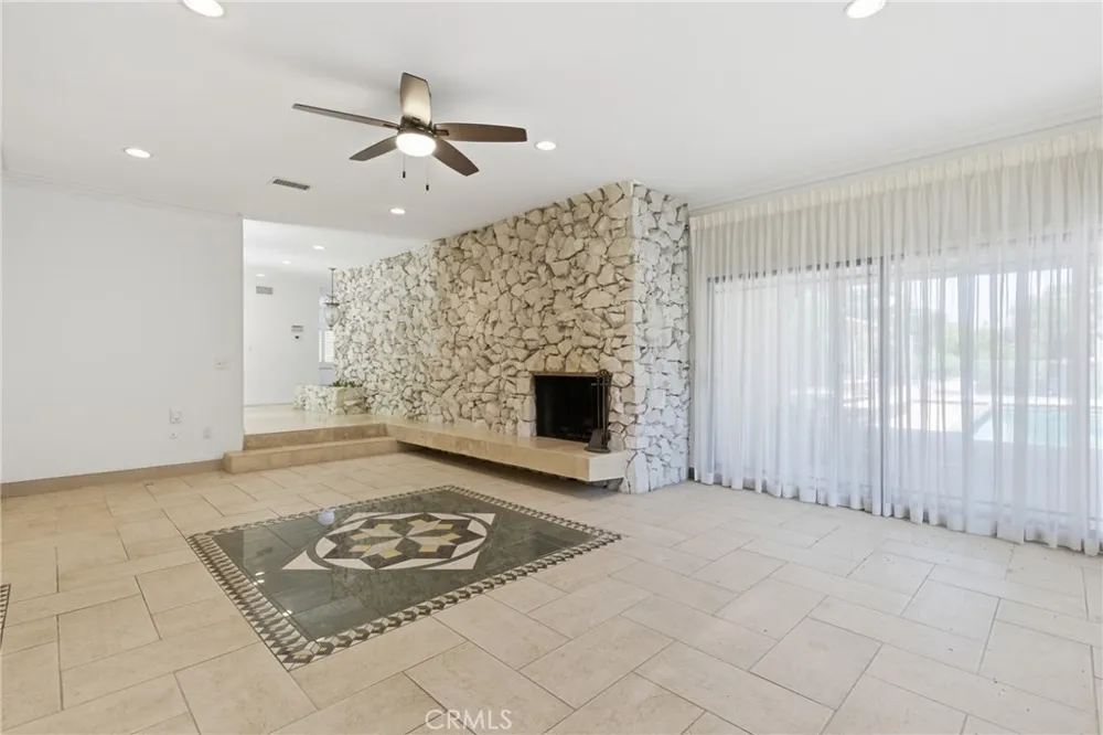 4908 Calvin Avenue Tarzana, CA 91356