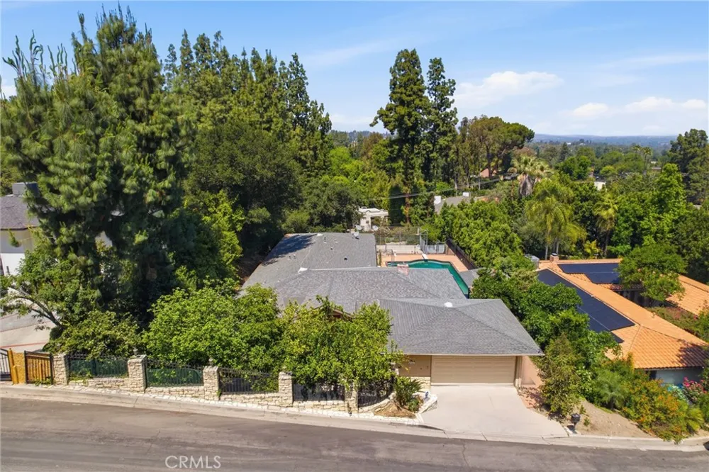 4908 Calvin Avenue Tarzana, CA 91356