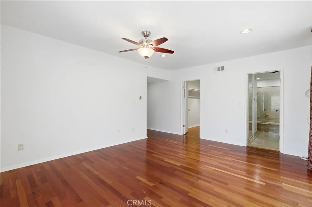 4908 Calvin Avenue Tarzana, CA 91356