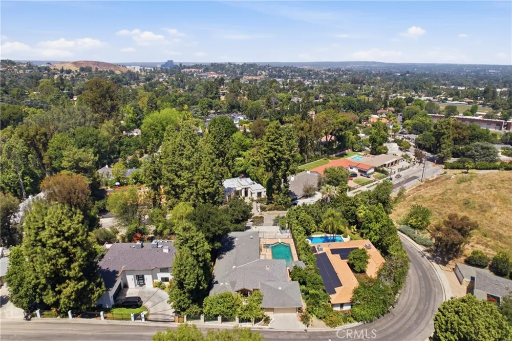 4908 Calvin Avenue Tarzana, CA 91356