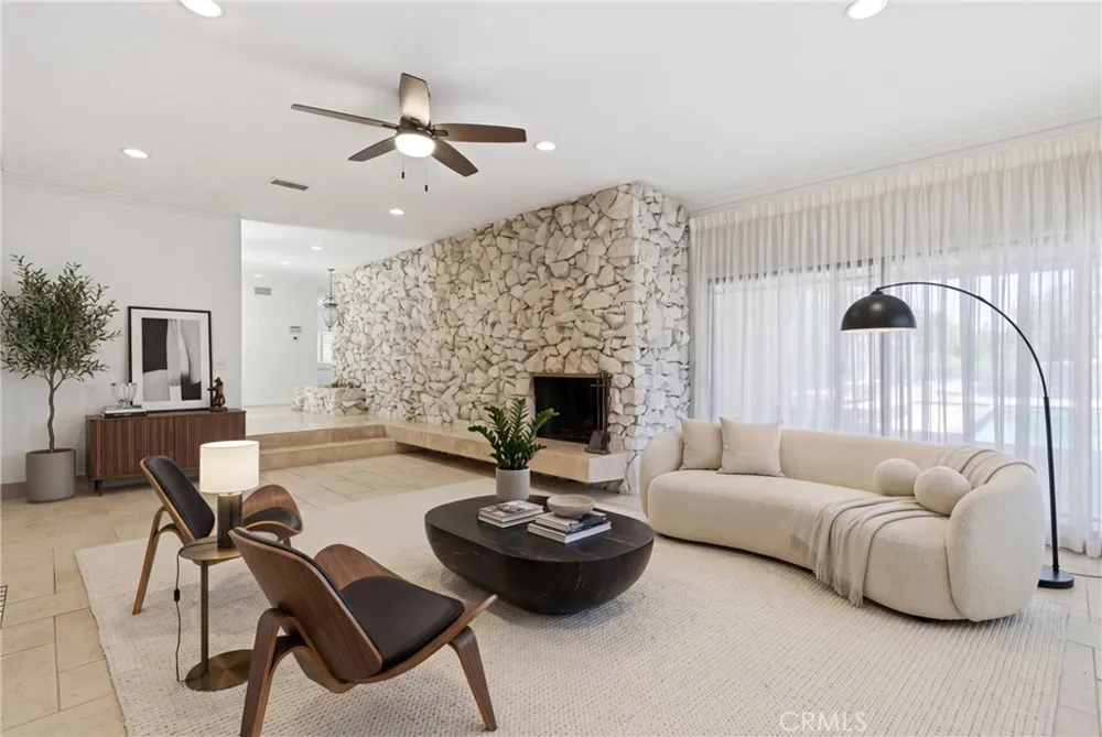 4908 Calvin Avenue Tarzana, CA 91356