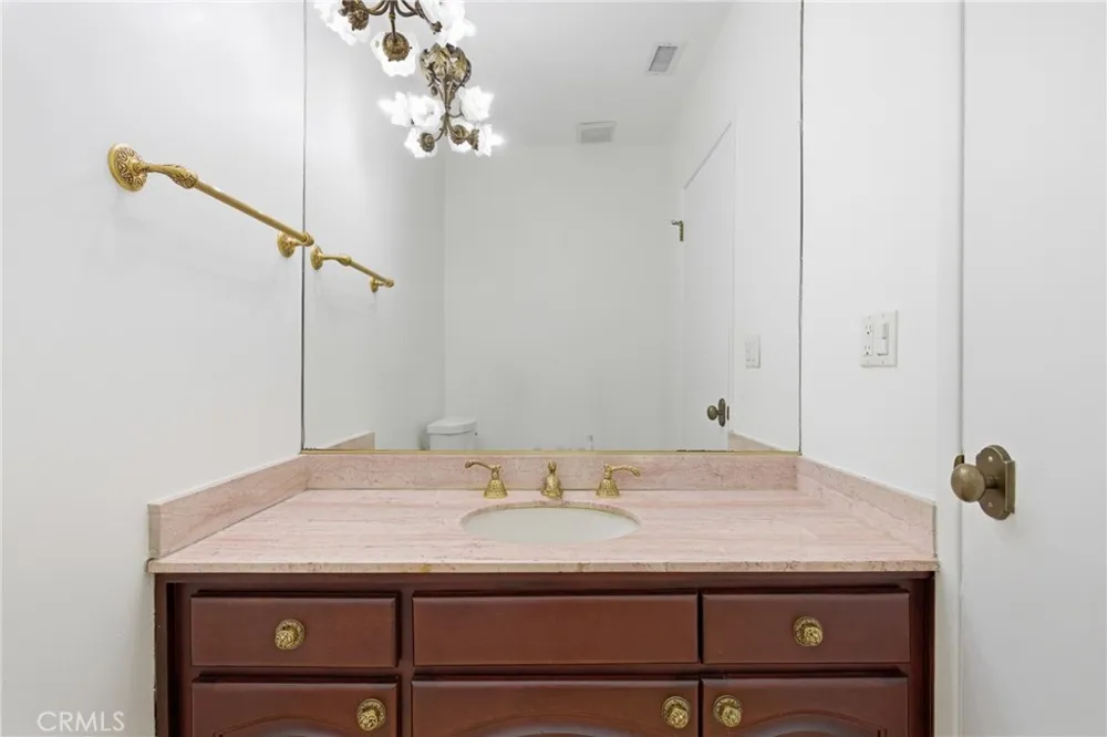 4908 Calvin Avenue Tarzana, CA 91356