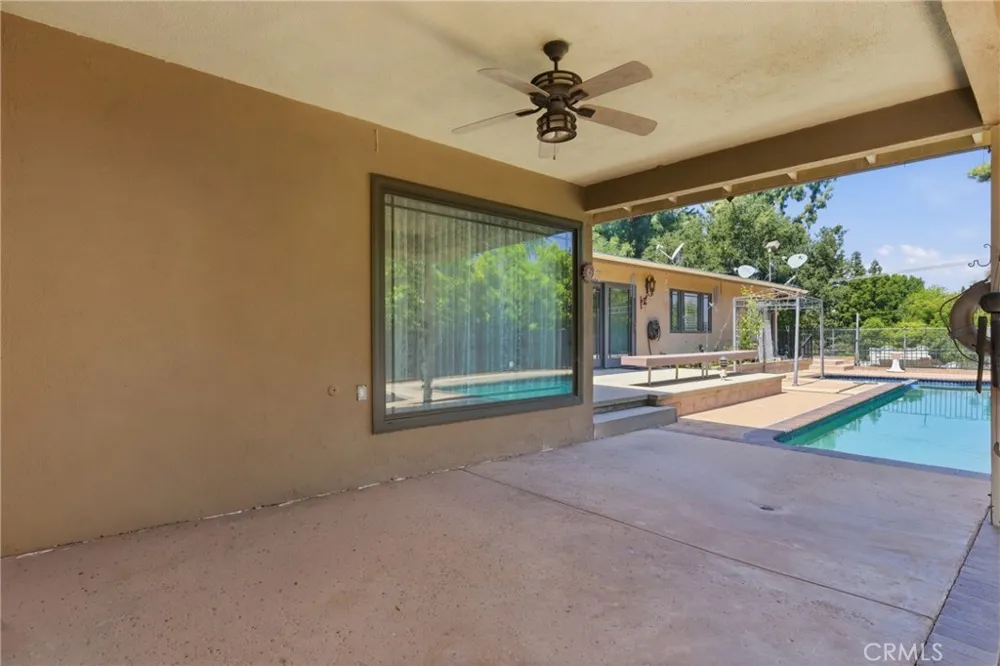 4908 Calvin Avenue Tarzana, CA 91356