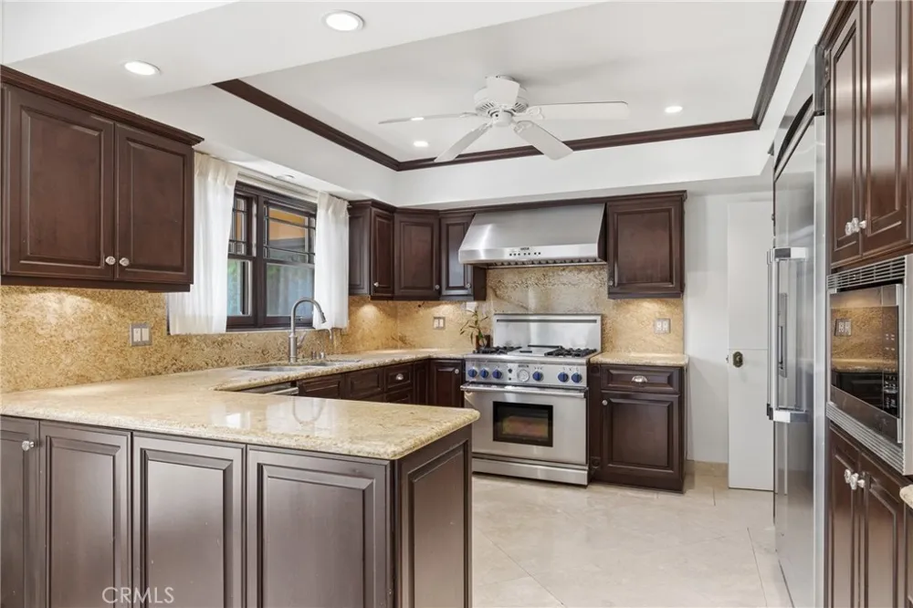 4908 Calvin Avenue Tarzana, CA 91356