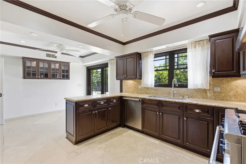 4908 Calvin Avenue Tarzana, CA 91356