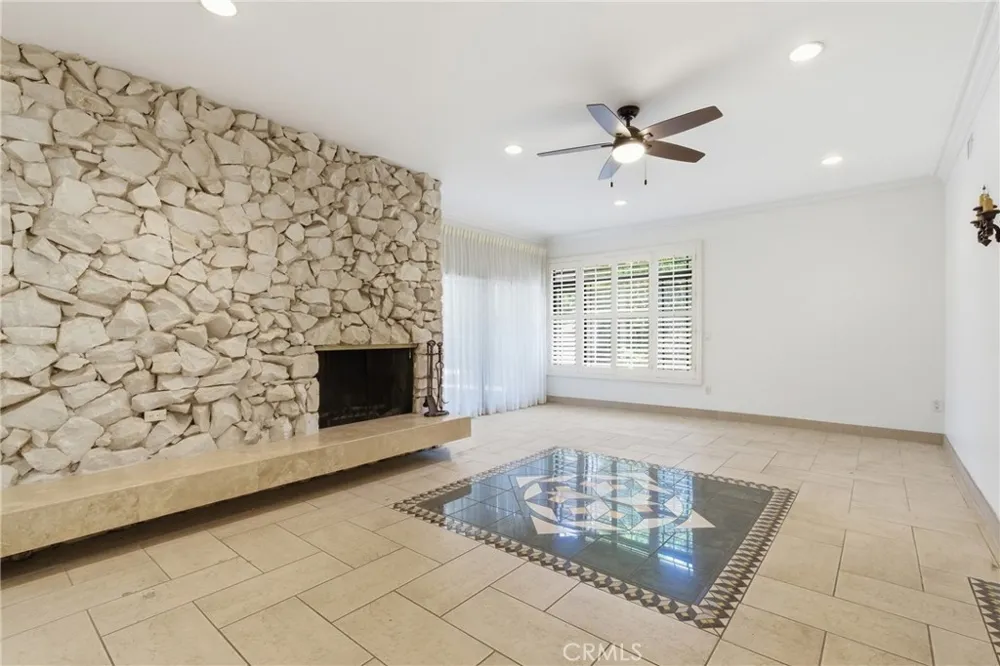 4908 Calvin Avenue Tarzana, CA 91356