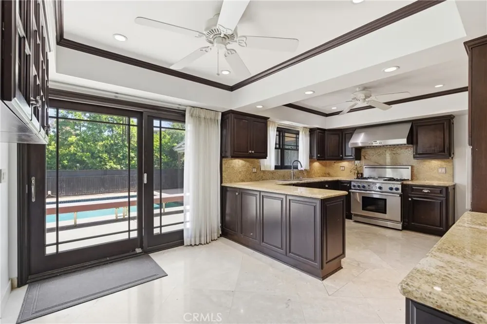4908 Calvin Avenue Tarzana, CA 91356