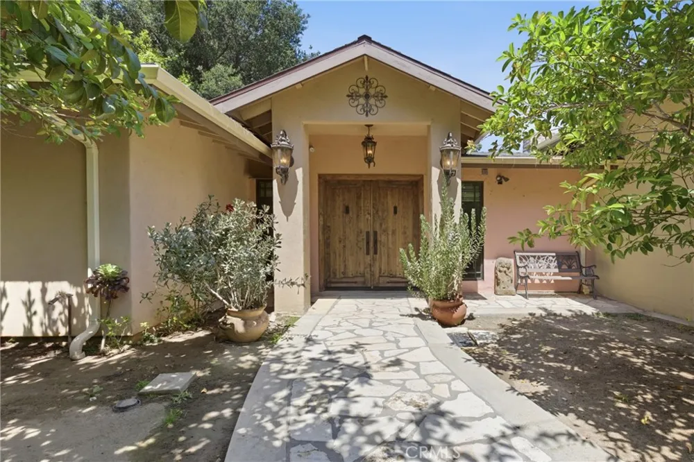 4908 Calvin Avenue Tarzana, CA 91356