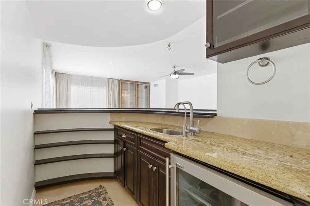 4908 Calvin Avenue Tarzana, CA 91356