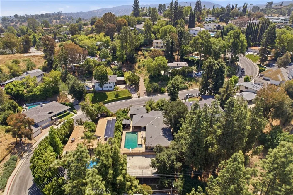 4908 Calvin Avenue Tarzana, CA 91356