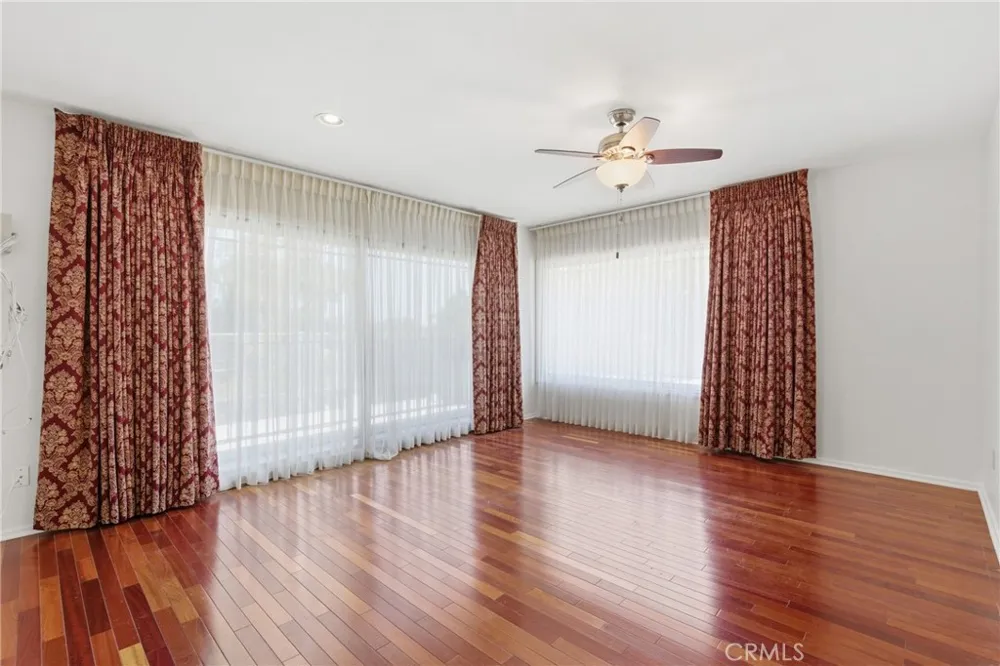 4908 Calvin Avenue Tarzana, CA 91356