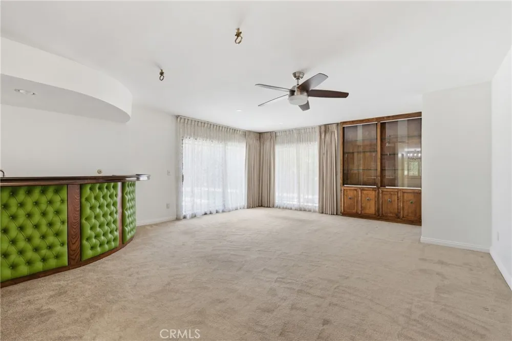 4908 Calvin Avenue Tarzana, CA 91356