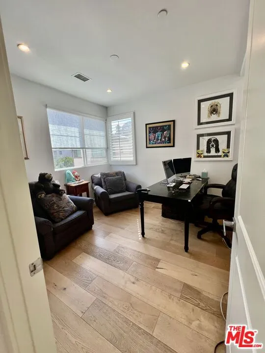 5849 S Sparrow Court Los Angeles, CA 90094