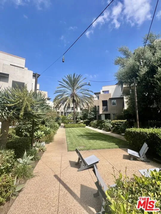 5849 S Sparrow Court Los Angeles, CA 90094