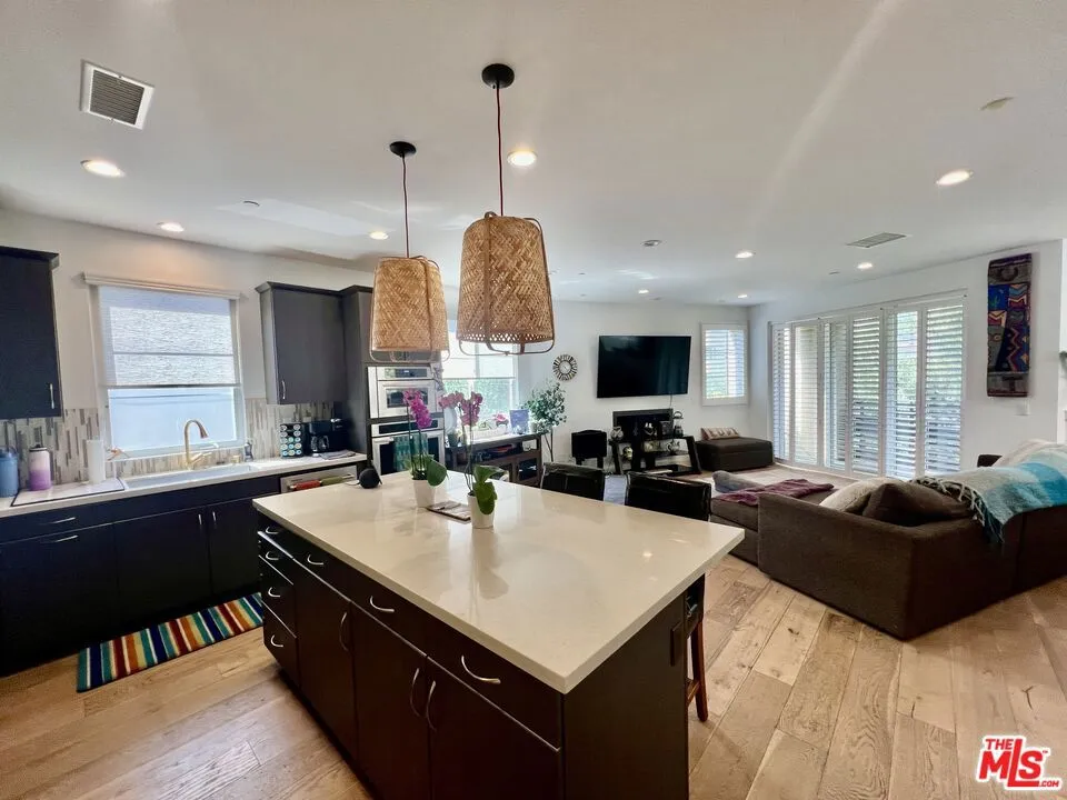 5849 S Sparrow Court Los Angeles, CA 90094