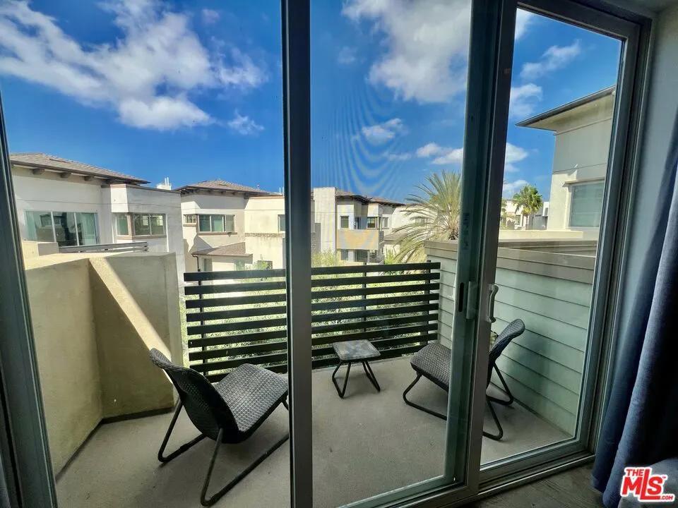 5849 S Sparrow Court Los Angeles, CA 90094