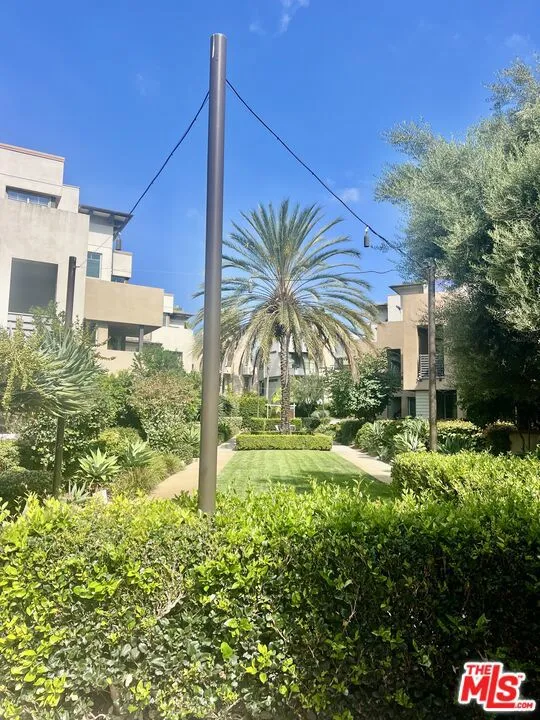 5849 S Sparrow Court Los Angeles, CA 90094