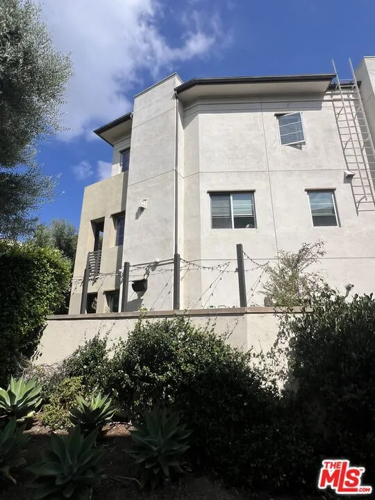 5849 S Sparrow Court Los Angeles, CA 90094