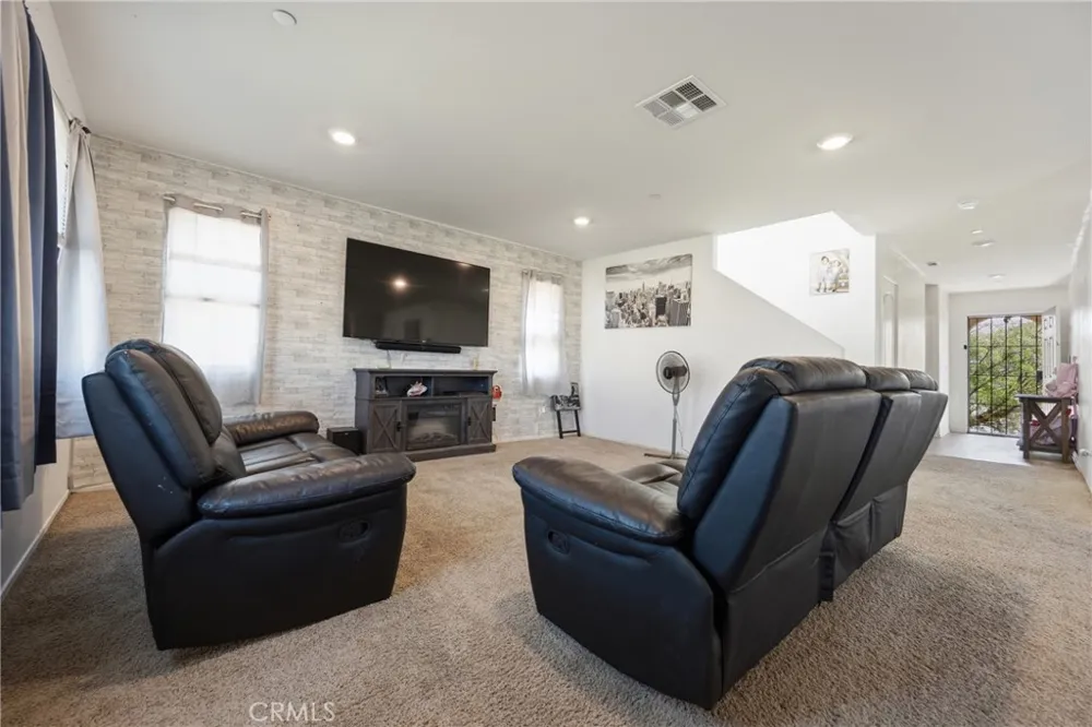 14133 Mustang Adelanto, CA 92301
