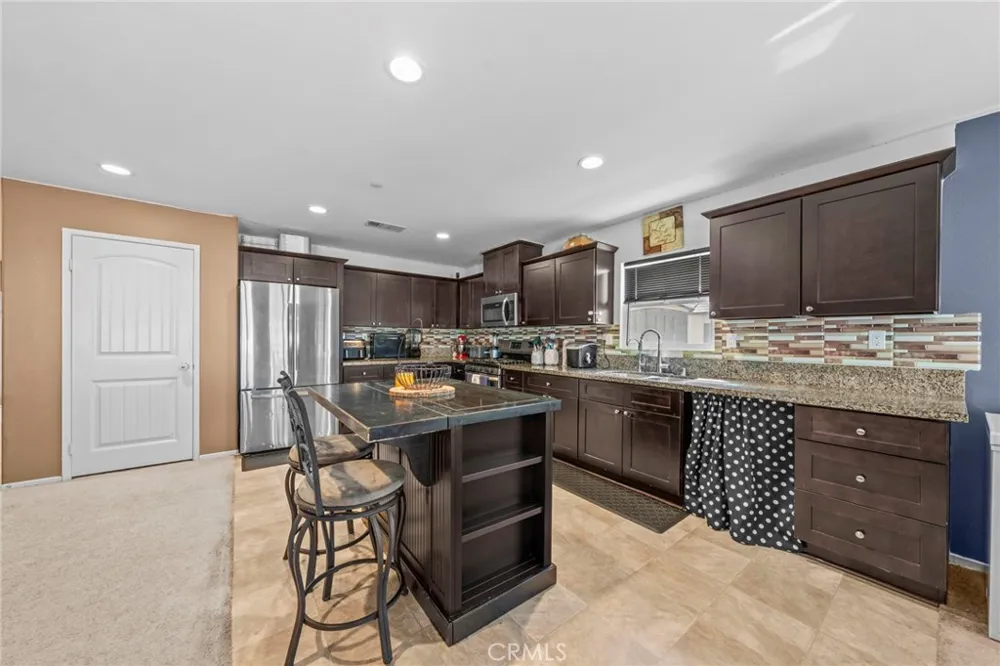 584 Fruitvale Hemet, CA 92543