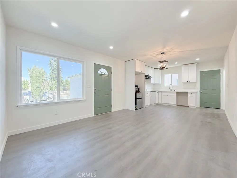 213 Broadacres Avenue Compton, CA 90220