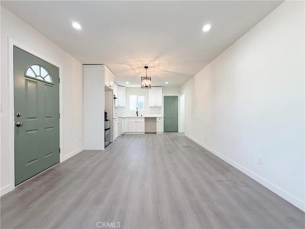 213 Broadacres Avenue Compton, CA 90220