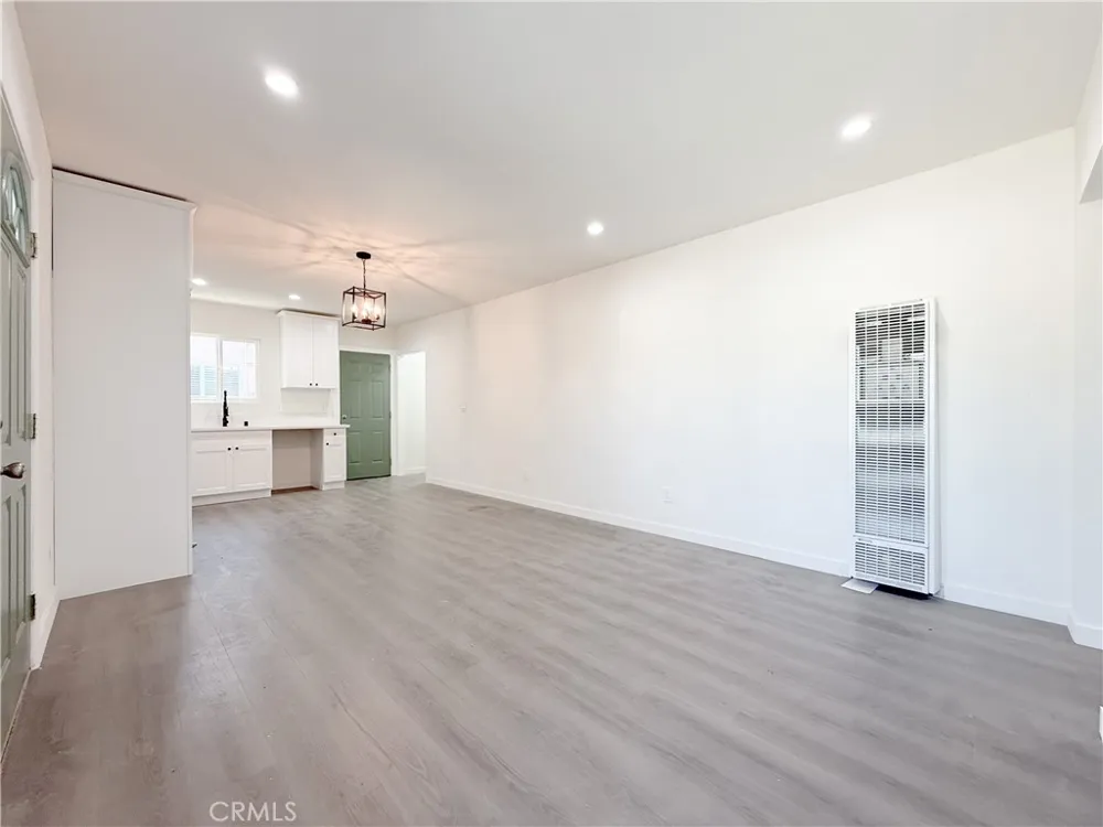 213 Broadacres Avenue Compton, CA 90220