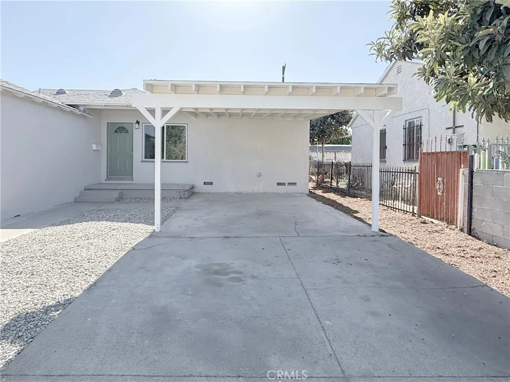 213 Broadacres Avenue Compton, CA 90220