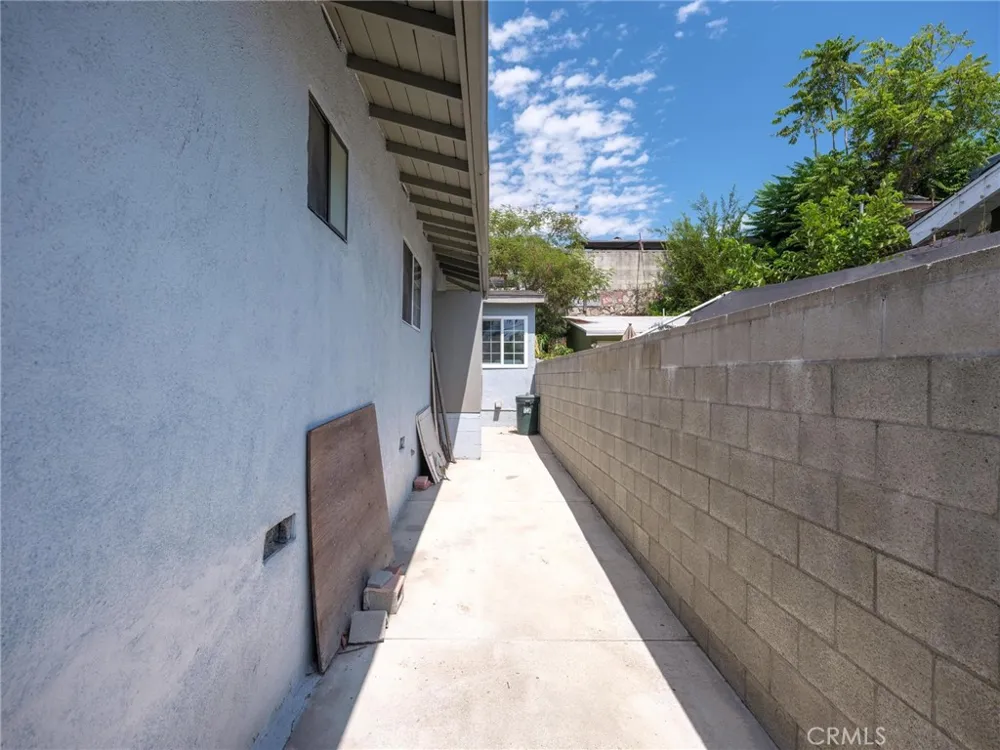 3071 Oregon Los Angeles, CA 90023