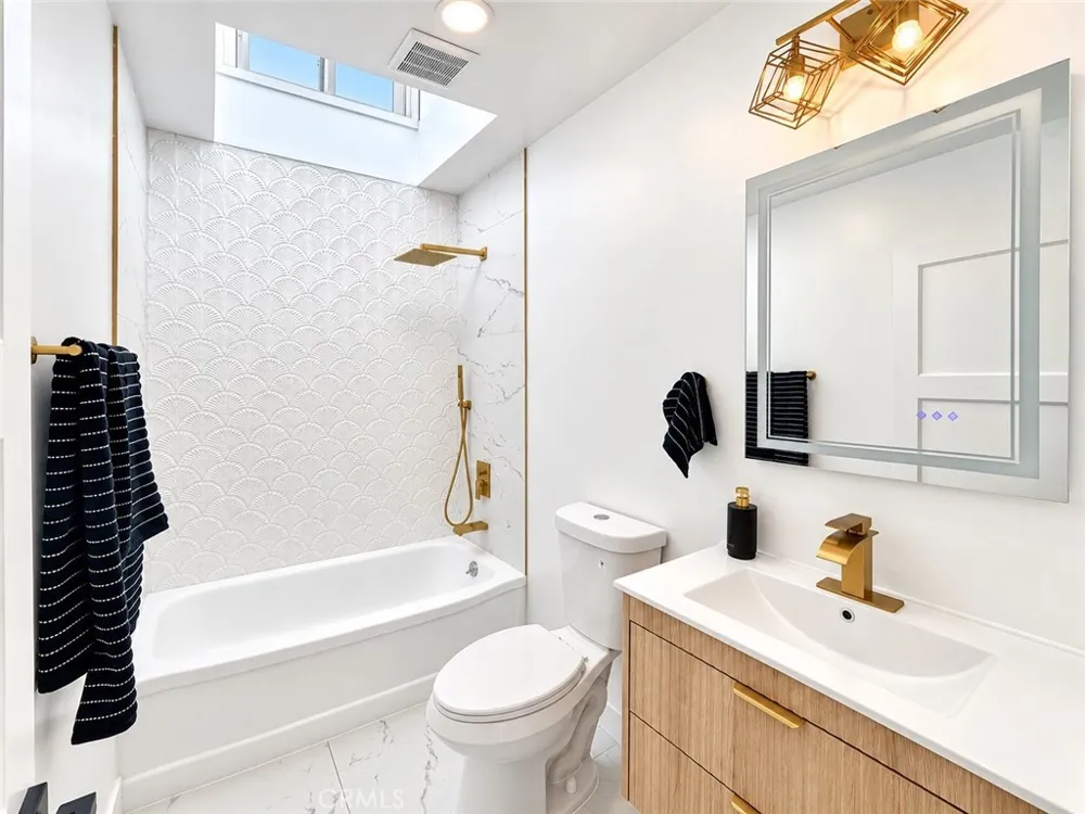 2380 Argonne Long Beach, CA 90815