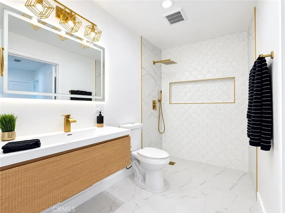2380 Argonne Long Beach, CA 90815