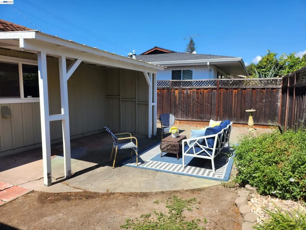 22590 Norwood Dr Hayward, CA 94541
