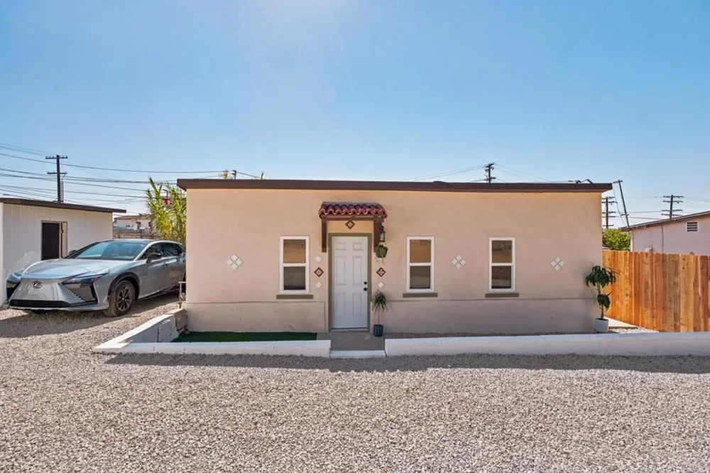 2641 E 18th Street National City, CA 91950