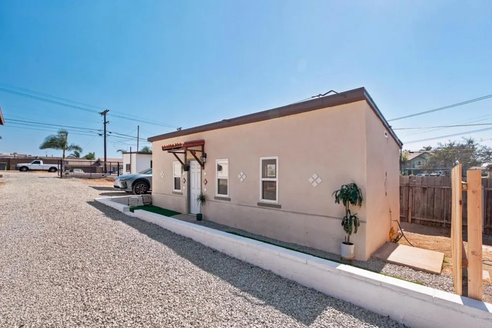 2641 E 18th Street National City, CA 91950