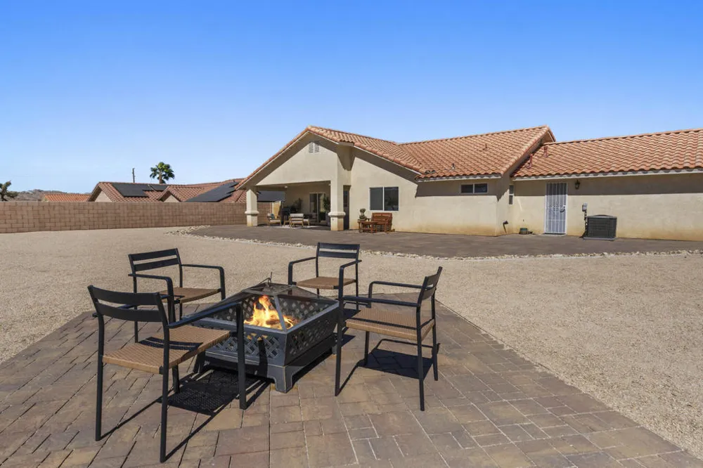 7758 Grand Avenue Yucca Valley, CA 92284