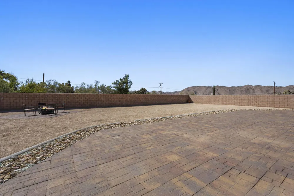 7758 Grand Avenue Yucca Valley, CA 92284