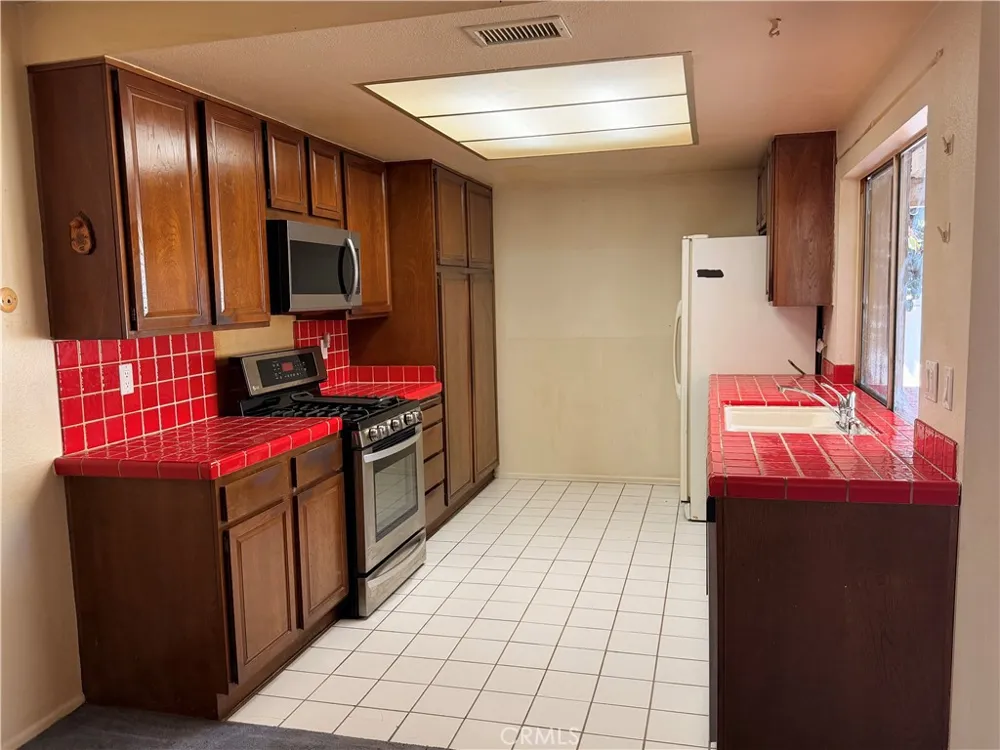6631 Wintertree Drive Riverside, CA 92506
