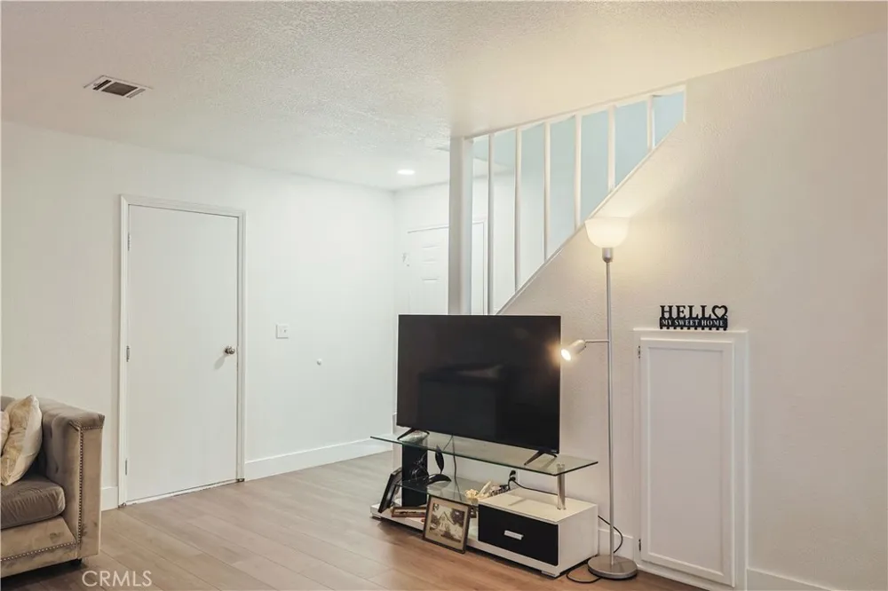 2214 W Wardlow Long Beach, CA 90810