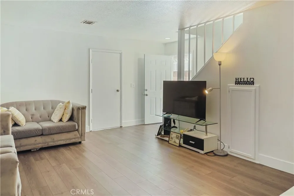 2214 W Wardlow Long Beach, CA 90810