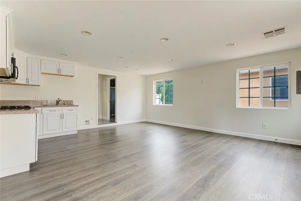 6861 Yarmouth Reseda, CA 91335