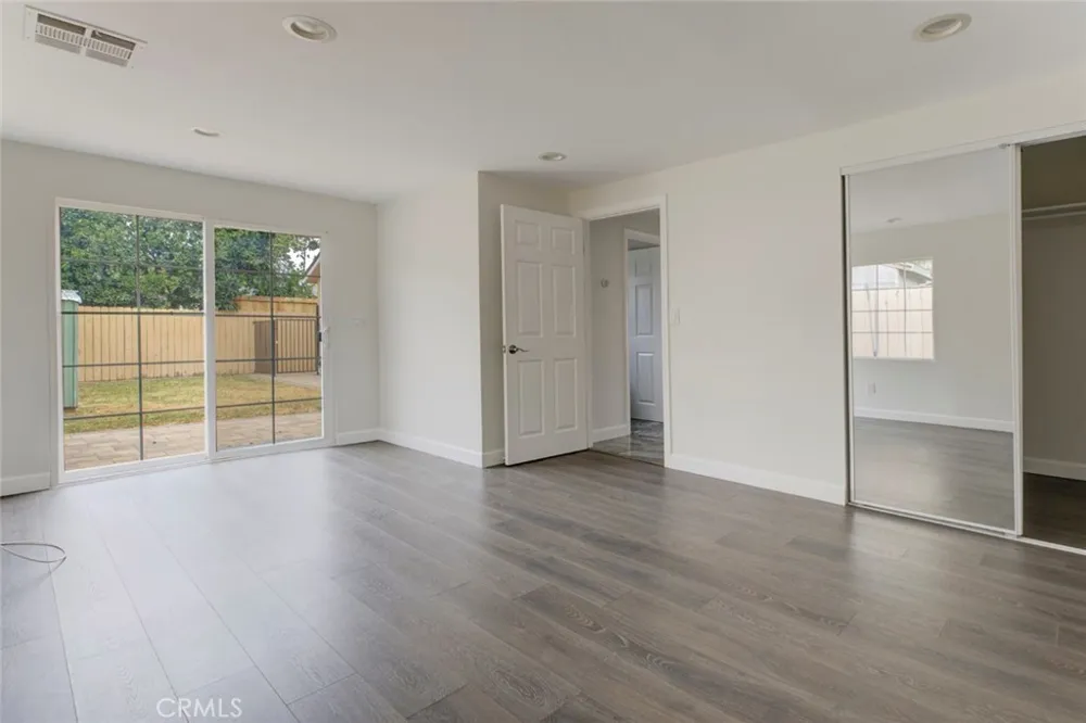 6861 Yarmouth Reseda, CA 91335