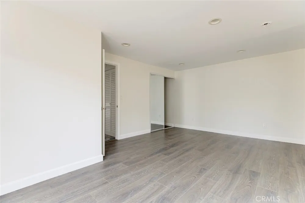 6861 Yarmouth Reseda, CA 91335