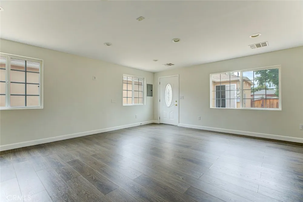 6861 Yarmouth Reseda, CA 91335