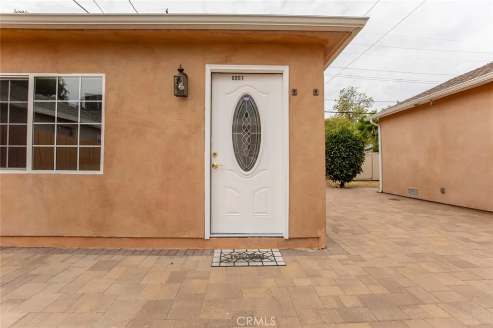 6861 Yarmouth Reseda, CA 91335