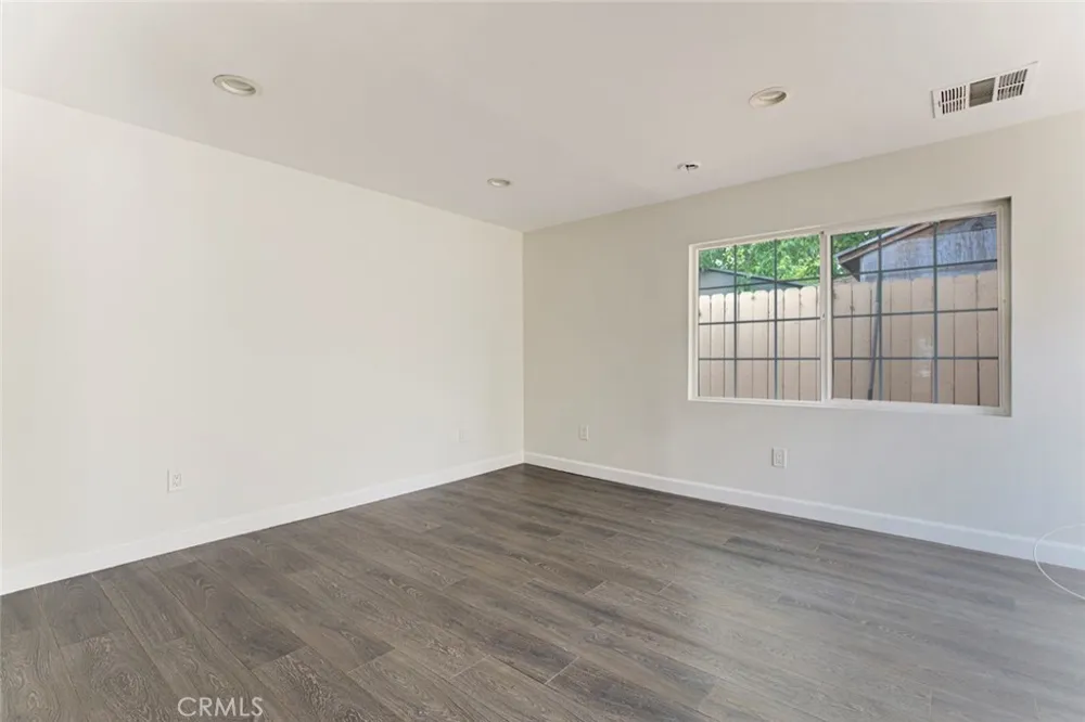 6861 Yarmouth Reseda, CA 91335