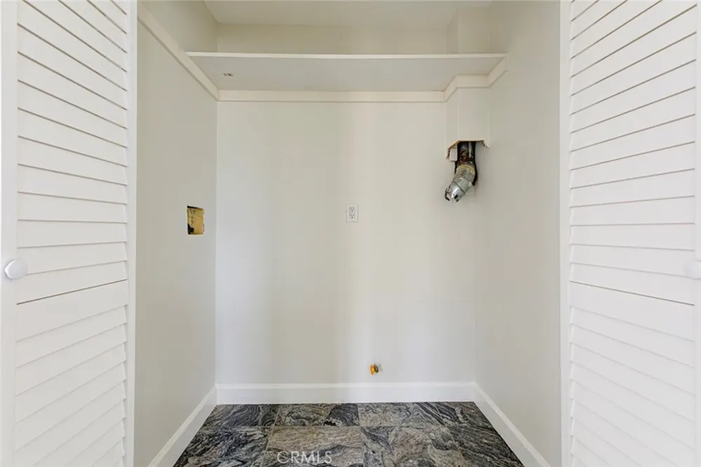 6861 Yarmouth Reseda, CA 91335