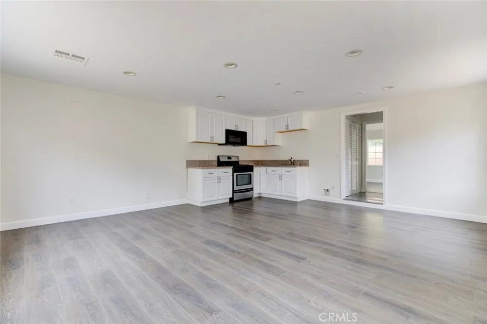 6861 Yarmouth Reseda, CA 91335
