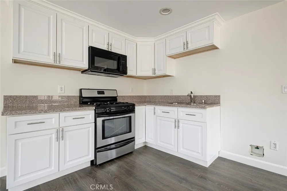 6861 Yarmouth Reseda, CA 91335